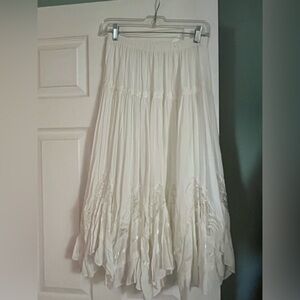 🎉HOST PICK🎉 White handkerchief lace skirt.